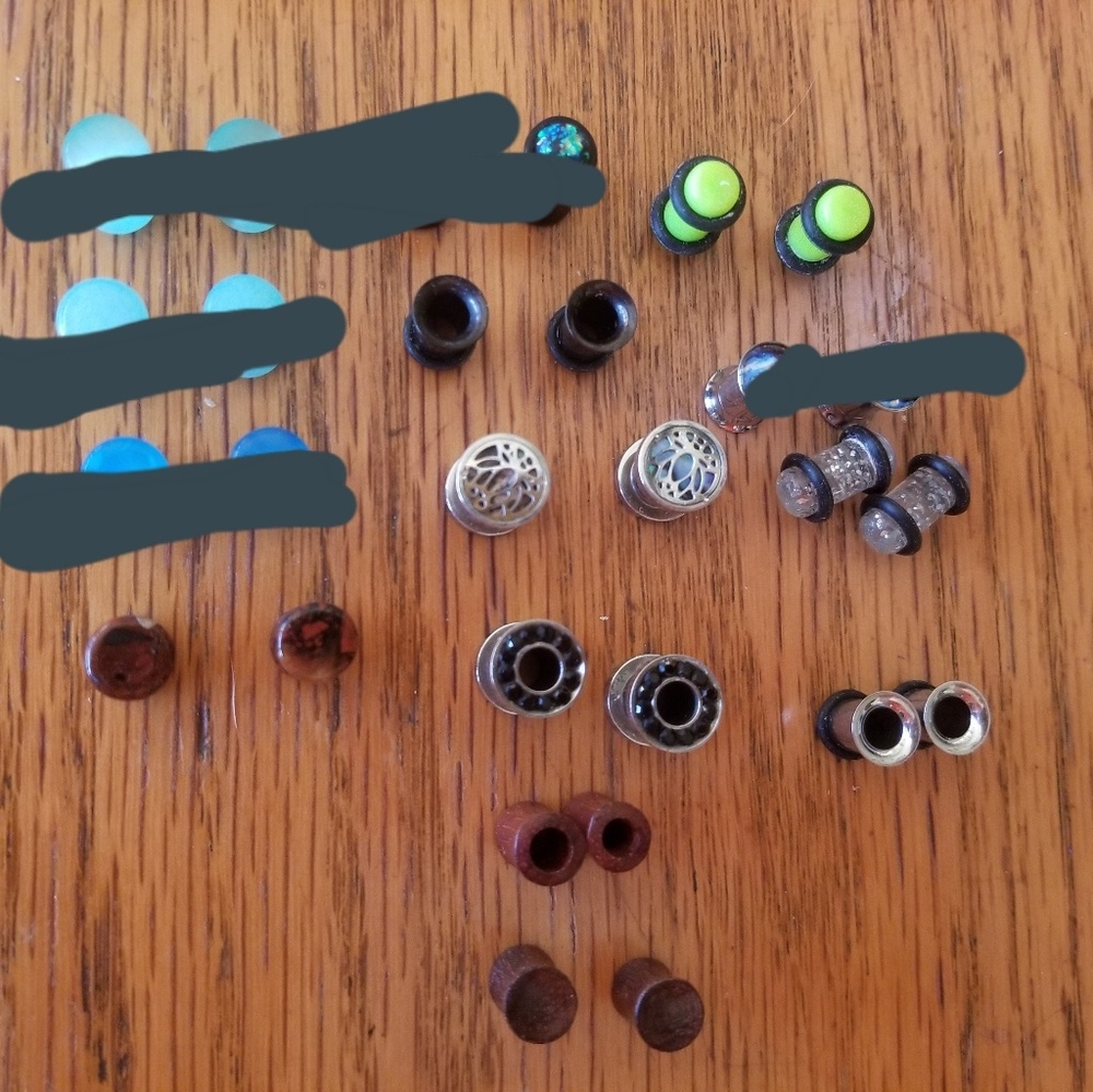 2g earrings